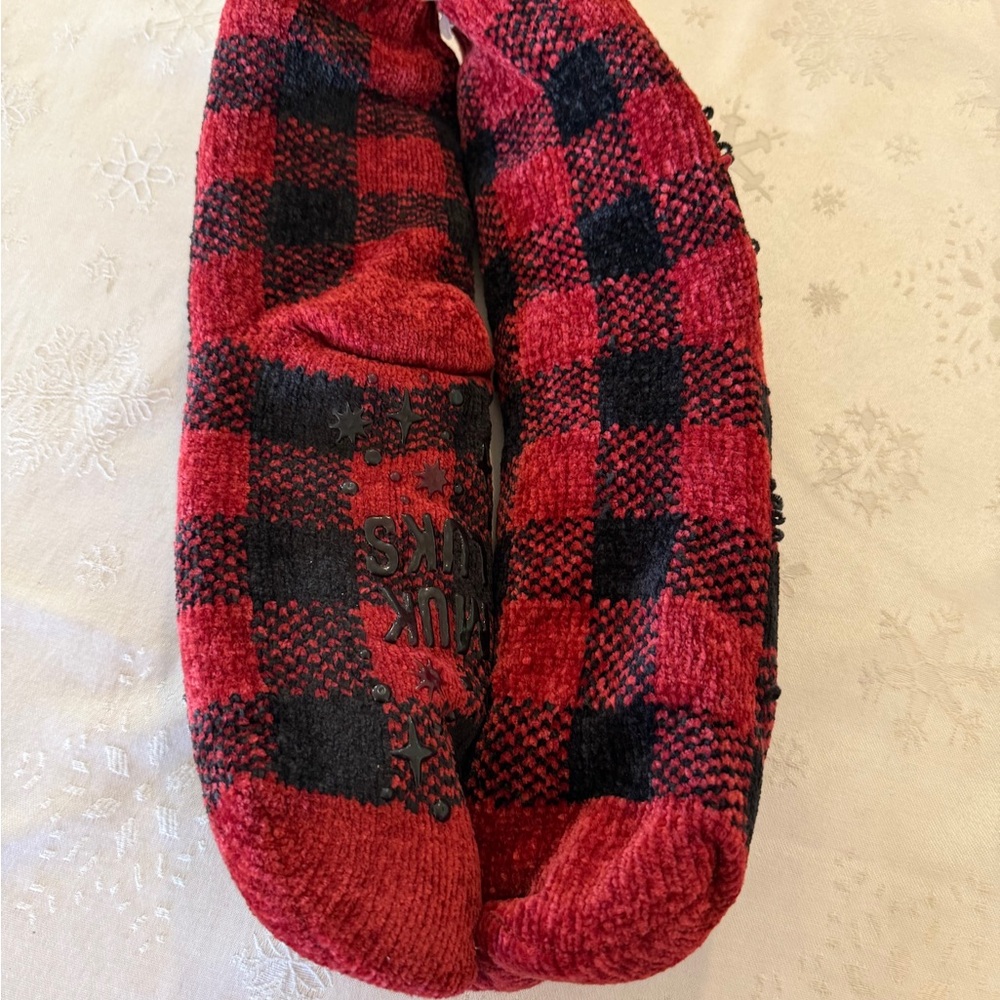 NWOT Muk Luks Buffalo Plaid Slipper Socks Thick Sz Small Gorgeous never worn